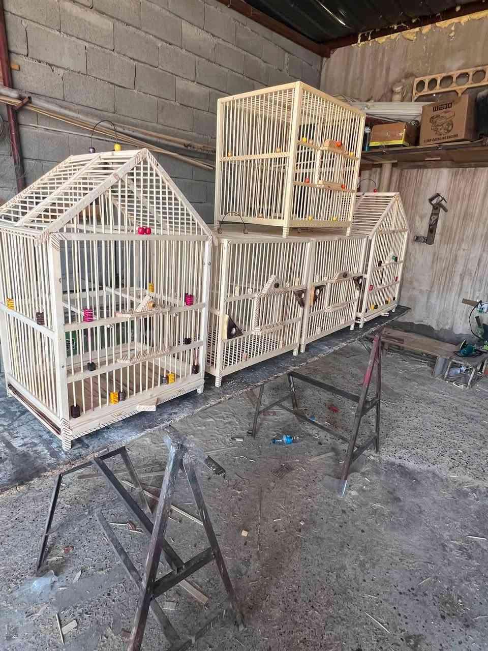 سلام عليكم
اقفاص بلابل حسون حسب الطلب 
حاليا متوفر عدنا كميه محدوده 
او نوفر حسب الطلب 
شغل جميع خانات كشوانيات ابراج  
***********
