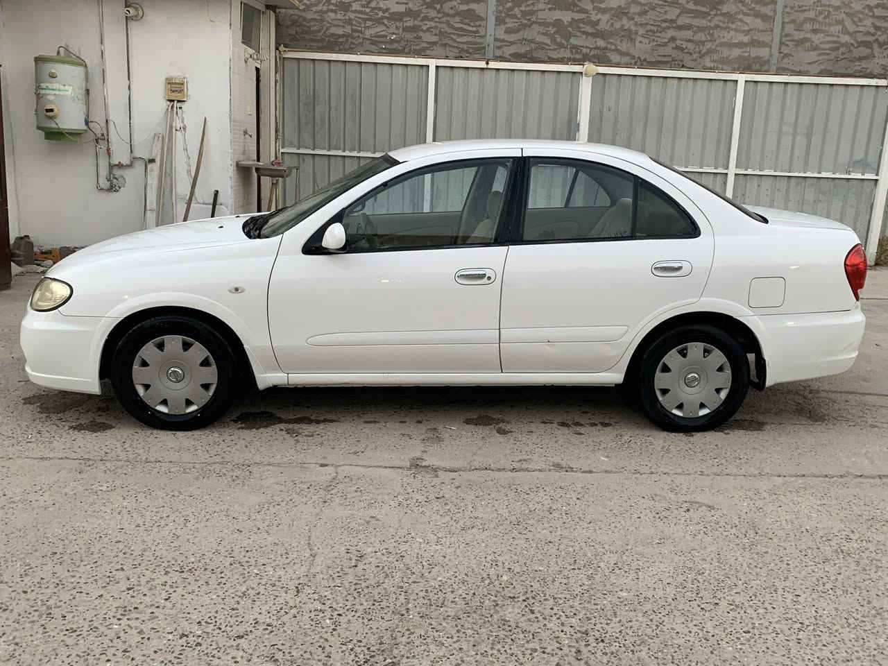 سني2010 بغداد بااسمي 
مكفوله عدا الدعاميه مصبوغه 
ماشيه 130 الف 
جديده كلش 
عندي سفر ومستعجله ع بيعته 
98 ورقه بيع مستعجل
مامتواجده ع نت 
فقط اتصال
مكاني بغداد الصالحيه
***********
