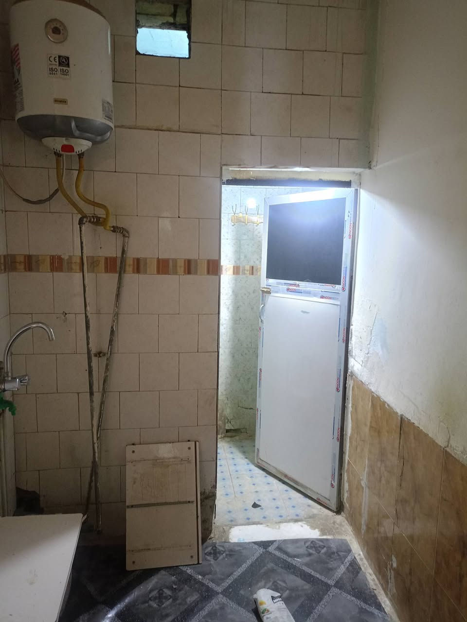 بيت 50م طابو صرف معروض للبيع او الايجار غرفه استقبال مطبخ صحيات طابق واحد العنون خلف كراج التحدي
للاستعلام 
📞***********
📲 علي الجبوري / ابو مهمين
