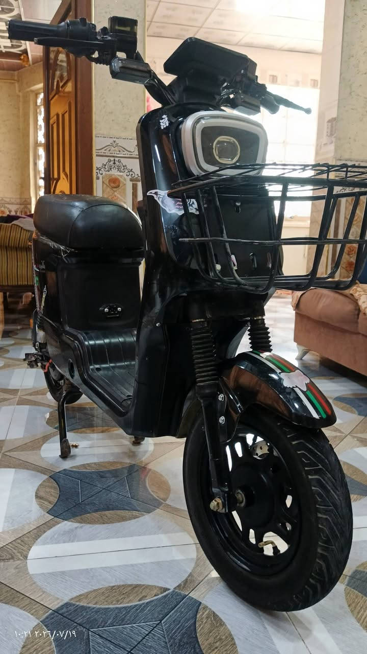 دراجه شحن R8 دراجه نضيفه وقويه وسريعه 5 بطاريات 3 نمر السعر 350 وبيها مجال العنوان ديالى ناحيه كنعان رقم ***********
