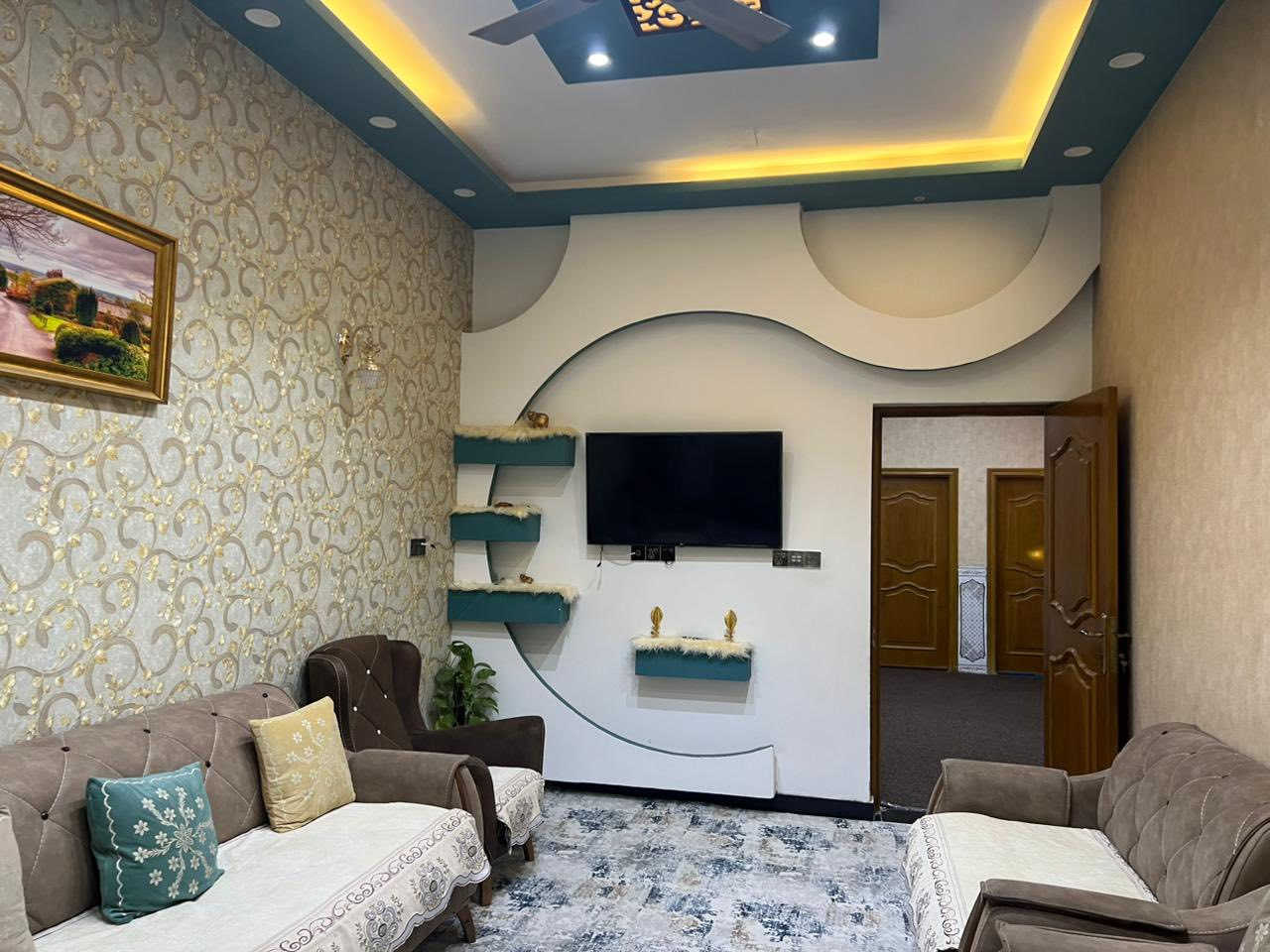 السلام عليكم
بيت طابق ارضي في القبله حي المهندسين قرب شارع المقيمين المساحه ١٥٠م محتوياته غرفتين وستقبال وصاله ومطبخ وصحيات 
السعر ٢٤٥ قابل للتفاوض 
للاستفسار:***********
