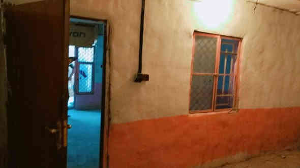 بيت 🏠 ايجار بتجاوز حي الشرطه شارع المستوصف ايجاره 150 غرفه وصاله ومطبخ وصحيات ***********
