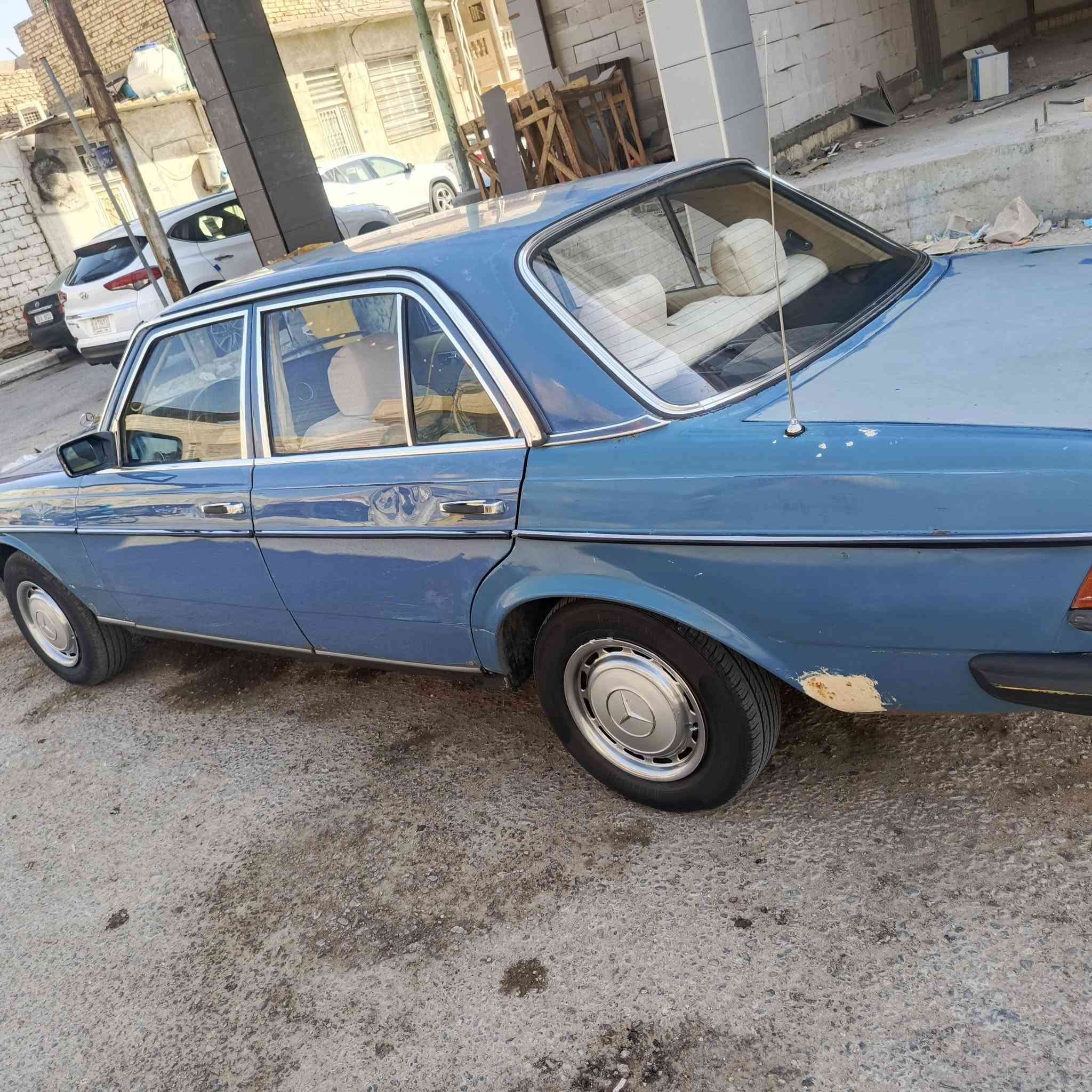 سلام عليكم مارسدس ابو جحيل لبيع موديل 1984 مكينه وكير 2500 مفكولات تبريد ثلج كله كامله  تخم تاير فتحه سقف كهرباء شغاله سياره كله كامله فقط جعمقه مال لباور بيه نضح بسمي رقم دولي بغداد سعر 46 وبيه مجال مكاني كربلاء سيف سعد *********** سياره بيه بيه مكانات صبغ مو كله
