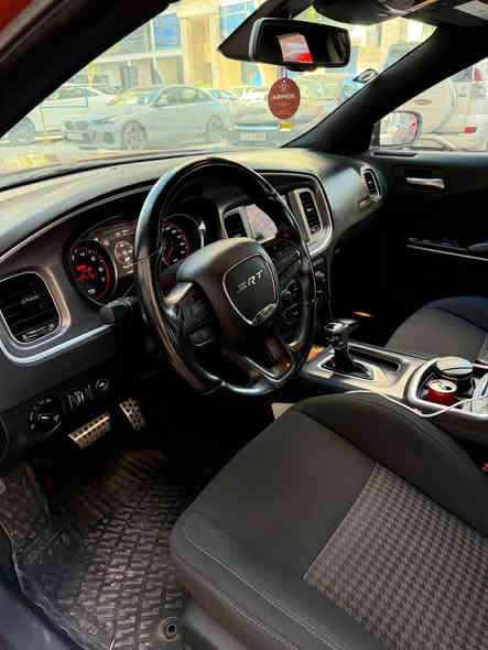 (( من انضف الجارجرات با عراق ))
جارجر SRT Scat Pack 2020 أمريكي 
مكينه 6400 8 سلندر بدون اي تعديل نهائي على وضع الشركه ماشيه 60 الف 
السياره حادثها كلش بسيط ربع من بنيد وجاملغ شويه فقط باقي السياره كفاله 
السياره كلمه اخت الزيرو قليله عليها وتخم تاير جديد مكاني با منصور رقمها بغداد وباسمي مباشرتاً لونها مميز مشمشي  
كير ومكينه مكفول بدون برغي فتح
*********** 
سعرها 210 قفل وماكو سكات باك جديده بهاذا السعر بغداد
