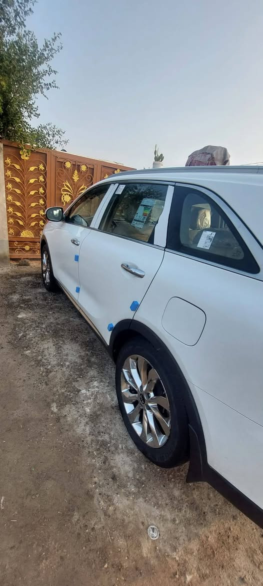 سورنتو ١٩ خليجي مكفوله كفاله عامه
المحرك: V6 
عدد الركاب: 7 ركاب
شاشة معلومات وترفيه: كبيرة تدعم Apple CarPlay و Android Auto
كاميرا: خلفية
حساسات: أمامية وخلفية
مقاعد: جلد
تحكم المقاعد: كهربائي للمقاعد الأمامية
تكييف: تلث قطع
ميزات إضافية: بصمة تشغيل، اضاءة داخلية LED،  
ماشيه ٩٠ 
سيياره بسمي مداور ثاني يوم 
السعر ٢٥٥
العنوان السماوه قضاء الخضر 
رقم 
‏‪***********‬‏
