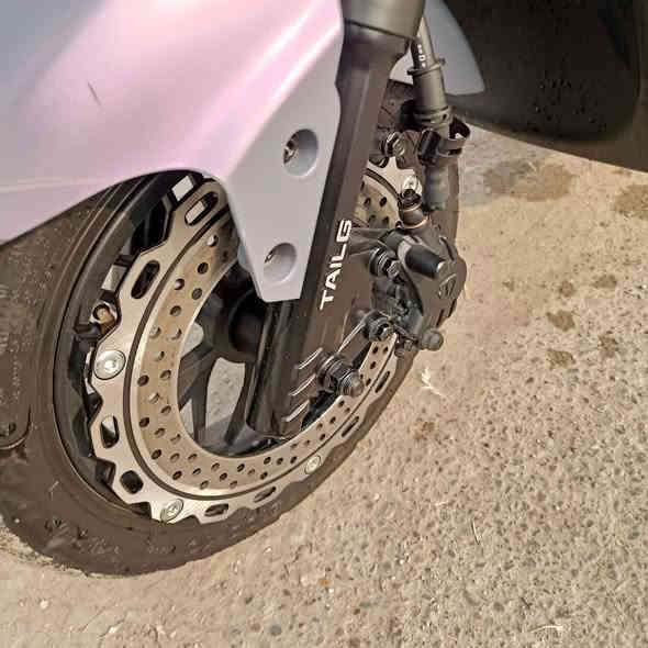 يا الله دراجه للبيع ريان أم عيون دراجه موديل 2025 استعمال شهرين فقط دراجه جديده كلش 6 بطاريات مسطره كبار ملف 1200 حقيقي تمشيك 70 كيلو حقيقي دراجه نضيفه والوصل مال شراء موجود دراجه كل نقص مابيها اخت جديده لايت زنون بيها لد اشاير بل كاع بلادي كله ضوايات وبيها ضوه ابيض جوه علامه رقم  بيها مثبت سرعه دراجه حيل جديده مكاني بغداد حي الجامعه  وبيها نضام البارك P وبيها مواصفات تخبل السعر 750 وبيها مجال  رقمي للاستفسار ***********
