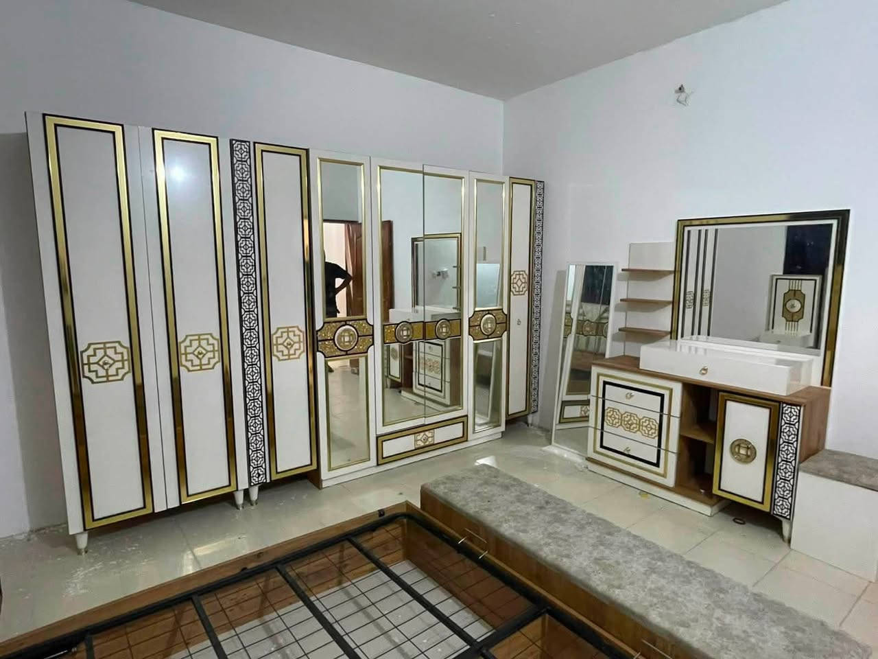 غرفة نوم تركية فخمة تسع قطع سرير جك يصير مخزن استعمال قليل نظافة 100‎%‎


**إذا كنت صاحب هذا الإعلان وتريد حذفه لأي سبب، رجاءا أرسل رسالة إلى الدعم الفني**