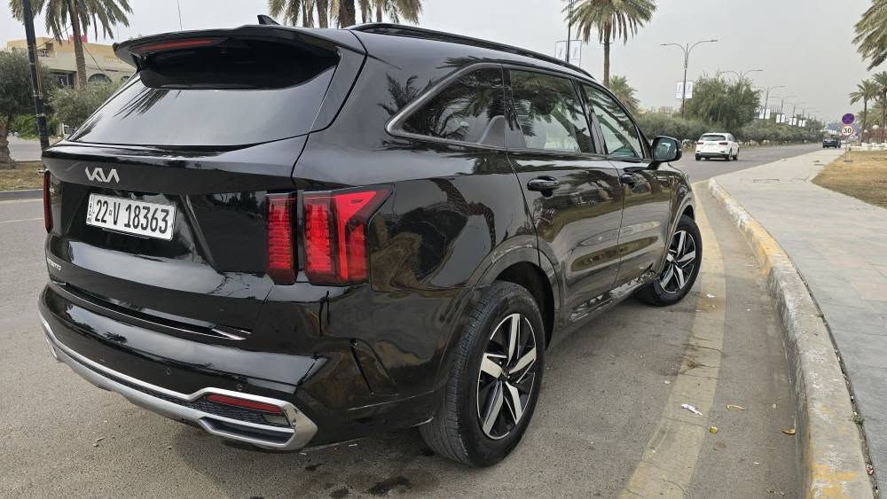سورنتو ٢٠٢٣ فول مواصفات ماشية ۹۹ الف كيلو متر حادث جاملغ امامي وخلفي بدون دواخل بيها تعديل بارد حافة الباب عكس السايق ورصعة بالباب الخلفي موضحة بالصور

مكان السيارة بغداد حي الجامعة السعر ٢٢٥ وبي مجال بسيط السيارة عليها ادامة كاملة ومتحتاج اي صرفيات للاستفسار *********** بغداد, العراق

