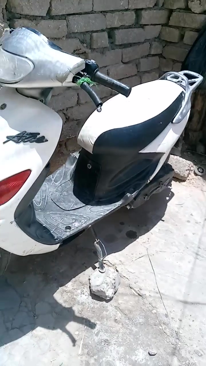 ل
لبيع دراجه اكزز ياباني فحل كامله سلف وهندر وكهربائيات كله شغاله ماعايزه اي شي فقط تنضيف كابريته... سعر250 ألف مكاني حله  ال
الا كرمين.   موبايل(***********)
