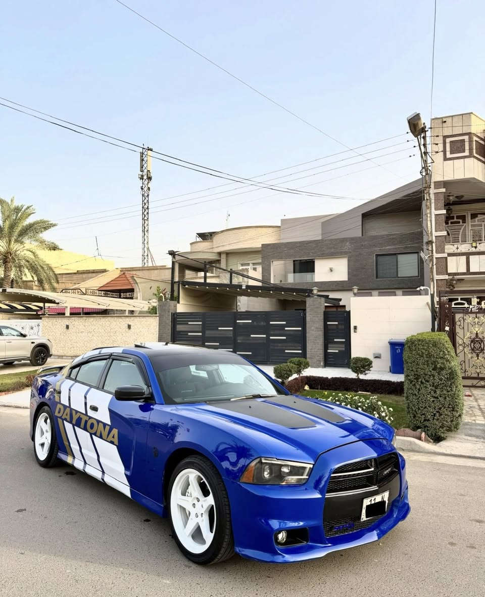 جارجر نسخه الديتونا 1865
موديل 2013 
محرك 5700 مامفتوح كفاله 
وارد امريكي حادث جاملغ خلفي وبل العراق جاملغ امامي 
بدون ايرباك بدون لغد وشاصي كفاله 
صور حادث تفضل خاص ودزهن الك 
سياره مصروف عليه ومتعوب 
فول موصفات 
فتحه بصمه شاشا جبيره 
كشن حضن خياط بلون ازرك ومختم ديتونا 
كشن كهرباء 
محدث كامل اس ارتي 
عليه ويل دايموند وتخم تاير 
كفرات فجوج
صدر امامي خلفي جديد 
برمجه وطلقات 
اكسل قفل srt
دركه srt
كزوز رعب 
مكان السياره بغداد السيديه 
***********
