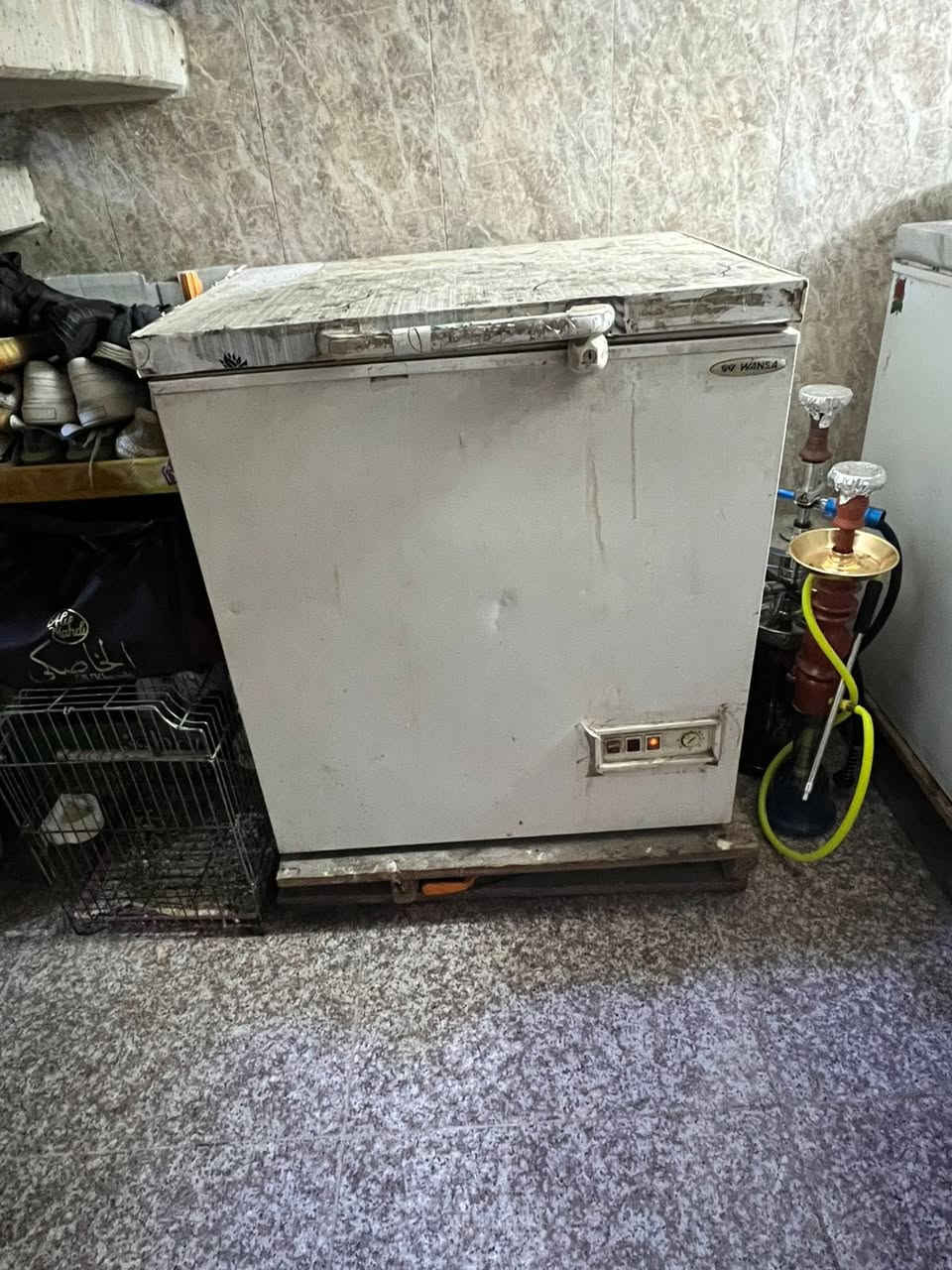 سلام عليكم ورحمة عندي ثلاجات عدد ٢ وعندي مجمدة ثلاجات وحدة ١٢٠ ومجمدة ١٠٠ مكان البصرة امن داخلي رقم رقم ***********
