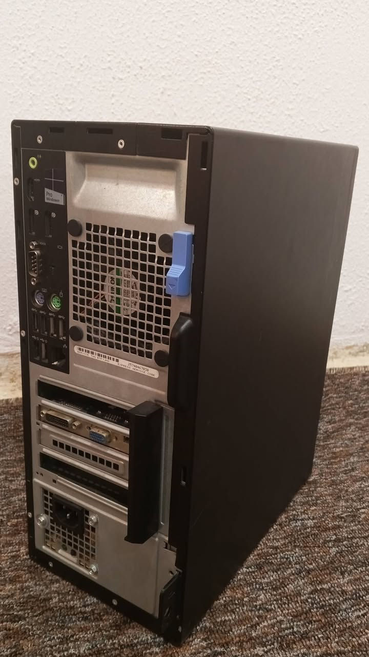 معالج:i5-6600
 كارت شاشه:NVIDIA GT630
كارت شاشه مدمج:Intel HD Graphics 530
رامات:16 GB
مساحه:SSD 125 GB
مساحه2:HDD 90 GB
مساحة3:HDD 200 GB
النظام:ويندوز مخفف وسريع يفيد

هاذي المواصفات حلوة وتفيد اغلب الناس الي تلعب العاب وسط او ناس تستعمله للشغل طبعا راح يكون سعر الجهاز 175 الف للتوصل على الرقم *********** ومكاني النجف ولايوجد توصيل
