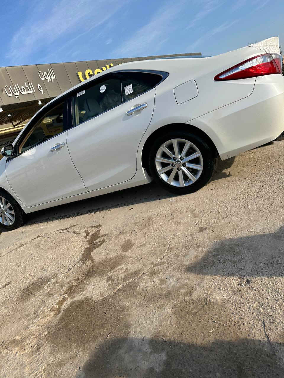 السلام عليكم 
كامري 2016 وارد خليجي ابيضّ 
كلين عدا تكحيل 4 أصابع بال جاملغ 
فول مواصفات
برده كهربائيه 
بصمه 
كشن كهرباء 
حساسات 
تبريد قطعتين 
شاشة
رقم شمالي 
تحويل مباشر 
ماشيه ١٤٠ فقط
نضافه ١٠٠/١٠٠
السعر 182
***********
