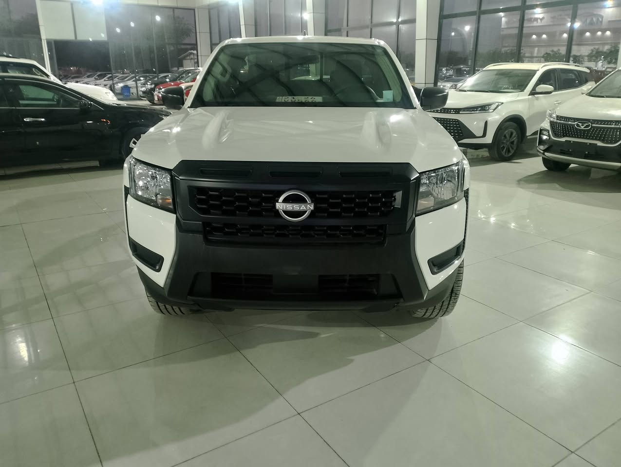 نیسان فورتنر 2025  ماشیه 200کیلو بعدمام رقم زیرو گیر اوتوماتیك ست سلندر سعر220ورقه مکانی کلار***********
