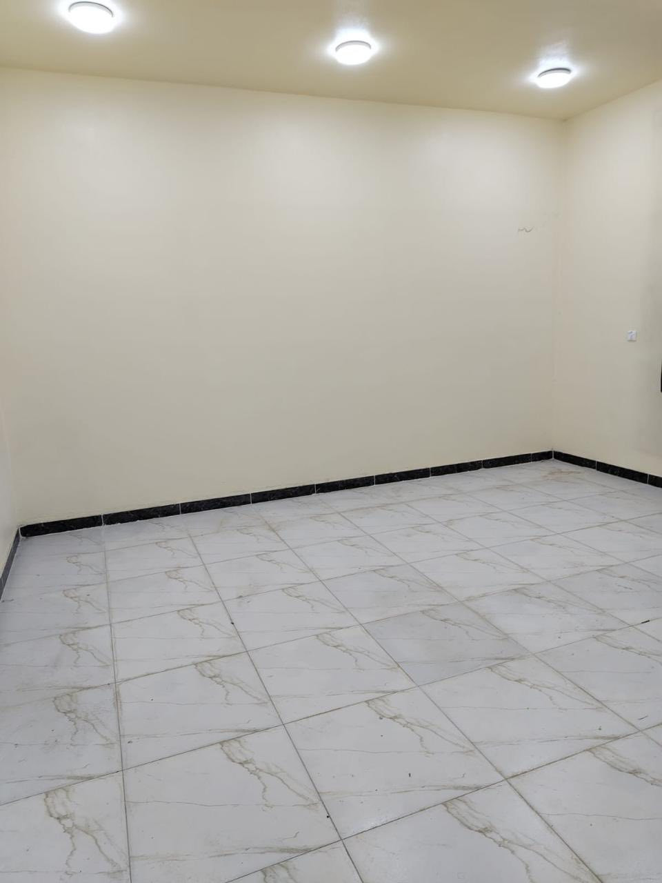 دار مساحة ١٥٠ متر بناء حديث طابقين خلف المعهد التقني /التحرير
السعر/١٣٥مليون 
للاستفسار/***********
