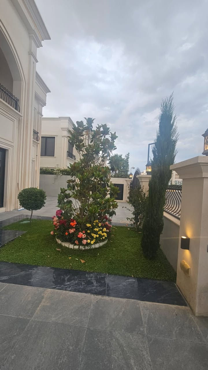 منزل للبیع من اربیل فی ماس ستی علی طریق شقلاوە مصیف 
بمساحە600م رکن شرق  قبلە بکامل أثاث للبیع 
متکون
6غرف ماستر دریسینگ 
استقبال 
مطبخ حار وبارد 
کراج حدیقە
 للاستفسار 
*********** WhatsApp
طابع شركه عامرالعقاري 
 
#Mass_city #قریەئارام2محمدعقارات #قريةايتالي٢ #اشتي_فيلج #حي_قربو #اربيل_الجديدة #ازادي_نوي #كلوبال_ستي #بناية_تجارية_للبيع #هيوا_ستي #aram2
