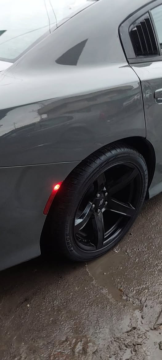 جارجر سمنتي للبيع او مراوس موديل 2017 حادثها 2 جاملغ خلفي للإستفسار ***********
