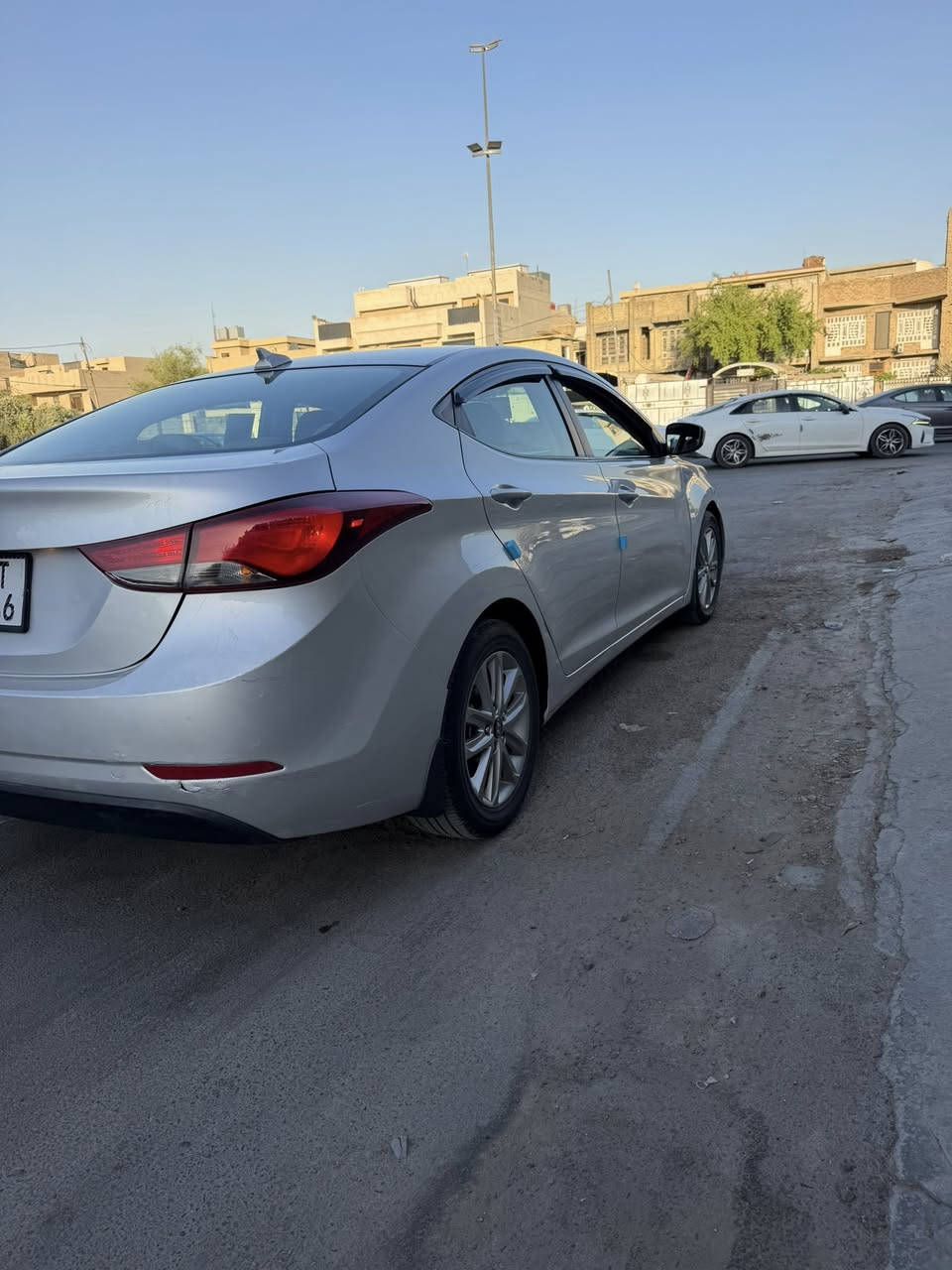 انترا للبيع موديل ٢٠١٦ وارد أمريكي محرك دوش سيارة جديدة ونظيفة كل نقص مابيها محرك كير تبريد ثلج تخم تاير جديد ماشية ٨٩ الف سيارة حادثها مال امريكا جاملغ وبنيد نفسهن مصلحات وهنا صار بيها صبغ جاملغ امامي ومباركين الباب ويا فقط يعني بيها اربع قطع صبغ والباقي مكفول رقم بغداد الجديد تحويل ثاني يوم سعرها ٩٣  ورقه ومكان السيارة بغداد البلديات ***********
