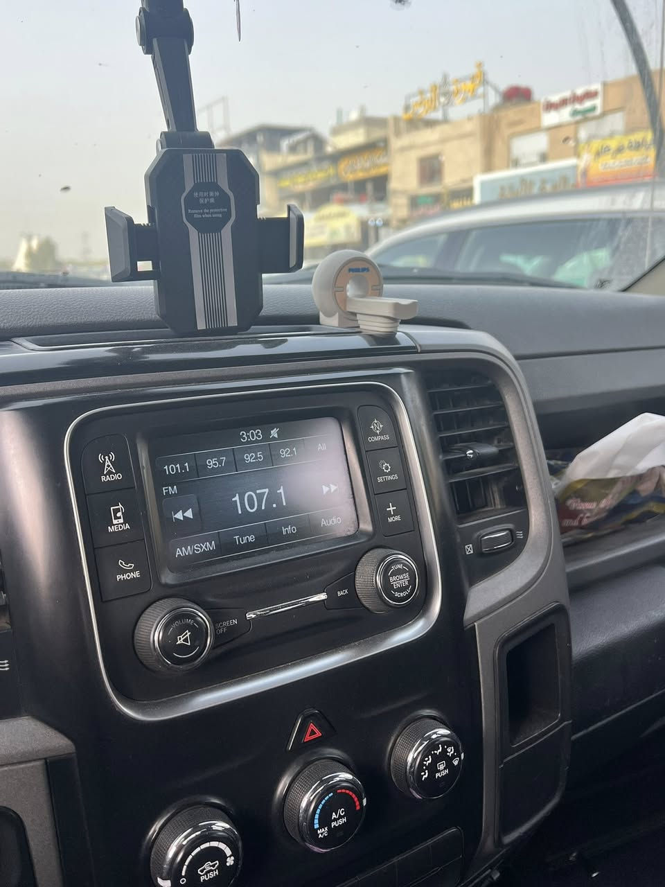 السلام عليكم ورحمة الله وبركاته اخواني الكرام! سياره رام للبيع موديل15/ 6 سلندر السعر 150 وبيه مجال مكاني بغدادالاتصال على هذا الرقم ***********
