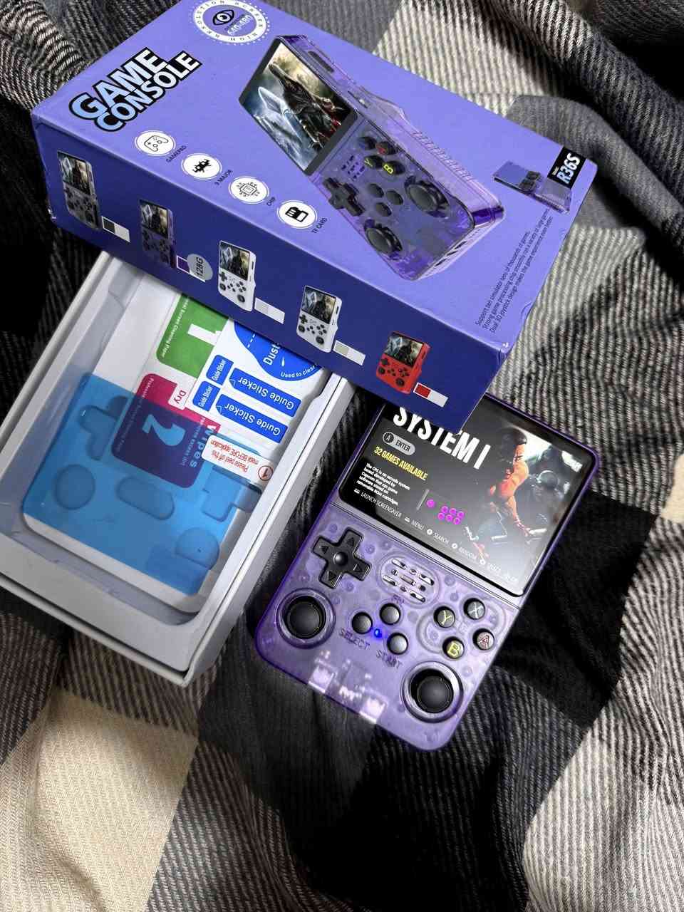 جهاز العاب محمول 
اشتريته ابن اخويه وماراده
يشغل كل محاكيات الالعاب القديمه مثل البلي 1 والpsp 
ذاكره 128
ركزلي رام 128 الي دينعرض رامات 64
سعره 30 الف
*********** 
مكاني بغداد
