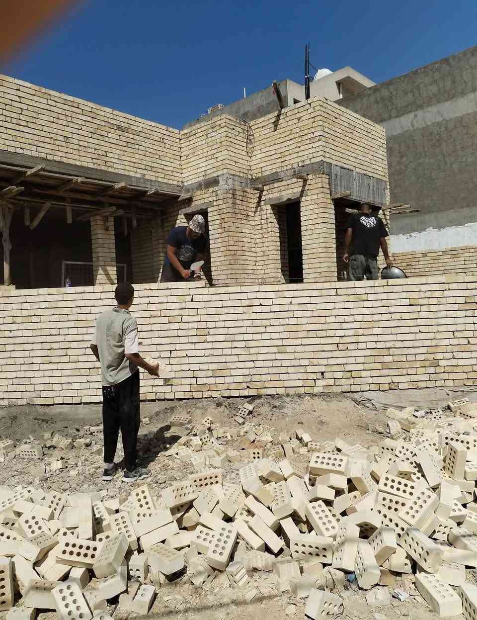 السلام عليكم
موجود خلفه بناء با اسعار جيده الاستفسار الاتصال على الرقم ***********
