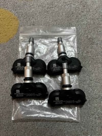 ٤ حساسات تايرات • جديدات • مع توصيل