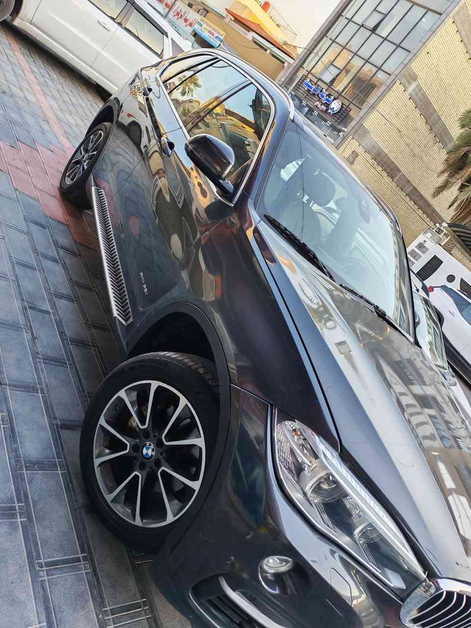 BMW x5 2017 S-Drive  M-Package 
محرك ٦ سلندر توين توربو
‎وارد امريكي
عداد 79000 كيلو متر 
‎5مقاعد 
‎كشنات جلد كهربائية و تسخين و ٢ خزن 
‎شاشة كبيرة تاتش
‎٤ وضعيات للقيادة ( ايكو - مريح - سبورت - سبورت بلص)
‎اوتو هولد
‎مرايا كهربائية
‎بردات خلفية بلادي
اضوية زينون مع كشافات ضباب
سقف بانوراما 
كاميرا خلفية 
حساسات امامية خلفية
شنطة شفط
قاصة بلادي

‎السيارة جديدة عل فحص وما تحتاج دينار مصرف..
‎سنوية لحد ٢٠٢٩ وهزة تحتاج تجديد و زيت شركة جديد من ال Bmw 

ضرر السيارة فقط 
اربع اصابع بل بنيد فقط قطعة صبغ 

‏‎السيارة ١٠٠٪؜ فحص بشرط سيستم و كير ومحرك و هيكل وكومبيوتر

‎السيارة باسمي و تحويل مباشر
المكان بغداد الكاظمية

للتواصل : ***********
