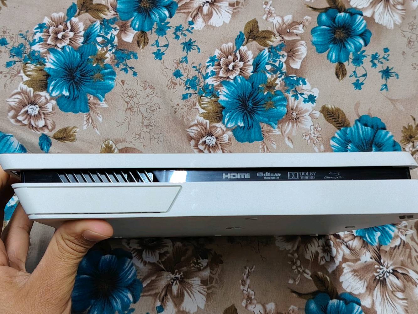 للبيع: PS4 Slim أبيض بحالة الشركة
الجهاز لوك لوك لوك، نظافة 101% مو بس 100% (شخط ما بيه، استخدام كلش قليل ).
​المواصفات والملحقات:
​الموديل: PS4 Slim (سليم) لون أبيض.
​الهارد: نصف تيرا (500 جيجابايت).
​النظام: أونلاين.
​ مع 3 جويستيكات (تجاري). وحدة بل كارتونة ما مفتوحة 
​الملحقات: كافة ملحقاته كاملة (كيبل الطاقة، كيبل HD، كيبل شحن اليد).
​➕ 
​UPS (يوبيس) بقدرة 1500 من شركة فابر (FABER)، الجهاز ممتاز (يحتاج فقط بطاريات).
​💰 السعر: 280 ألف دينار (قفل 🔒).
​📍 المكان: بغداد - المعالف - قرب تقاطع درويش.
📞 للاستفسار: ***********
متواجد واتساب الجهاز لوك لوك لوك، نظافة 101% مو بس 100% (شخط ما بيه، استخدام كلش قليل ).
​المواصفات والملحقات:
​الموديل: PS4 Slim (سليم) لون أبيض.
​الهارد: نصف تيرا (500 جيجابايت).
​النظام: أونلاين.
​ مع 3 جويستيكات (تجاري). وحدة بل كارتونة ما مفتوحة 
​الملحقات: كافة ملحقاته كاملة (كيبل الطاقة، كيبل HD، كيبل شحن اليد).
​➕ 
​UPS (يوبيس) بقدرة 1500 من شركة فابر (FABER)، الجهاز ممتاز (يحتاج فقط بطاريات).
​💰 السعر: 280 ألف دينار (قفل 🔒).
​📍 المكان: بغداد - المعالف - قرب تقاطع درويش.
📞 للاستفسار: ***********
متواجد واتساب