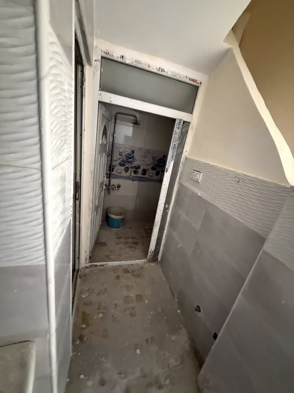 السلام عليكم
يتوفر مشتمل للبيع 
مساحه 50متر 
واجهه4.25 
البيت جاهز للسكن 
الطابق الارضي 
استقبال 
ومطبخ وخدمات 
وغرفه نوم 
طابق ثاني 
غرفه نوم 
وسطح 
بغداد الجديده شارع المسبح 
قرب مدرسه البحتري 
للاستفسار الاتصال على الرقم
***********
