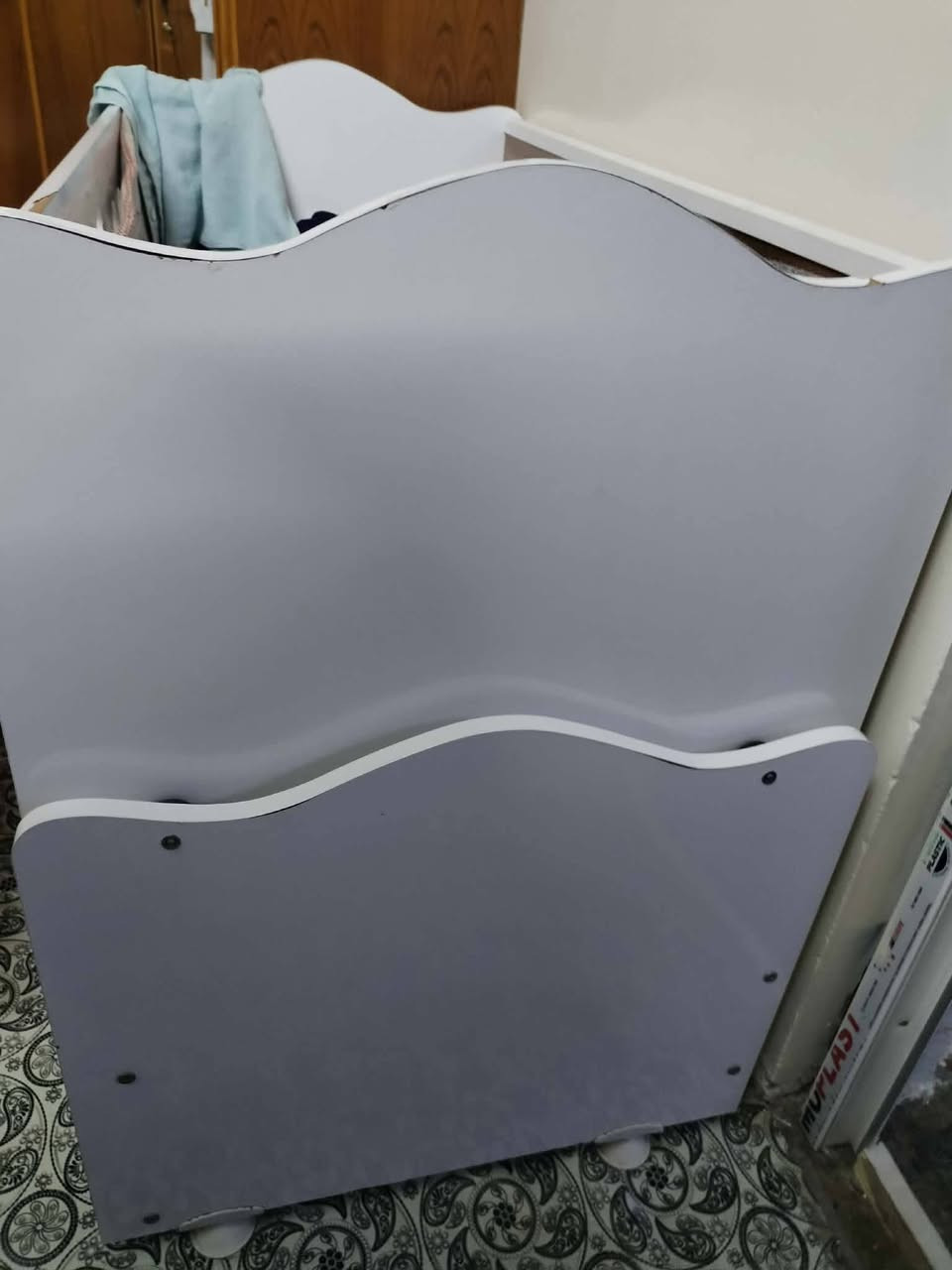 سلام عليكم تخت أطفال بعدها جديده السعر,150 للتواصل ***********
