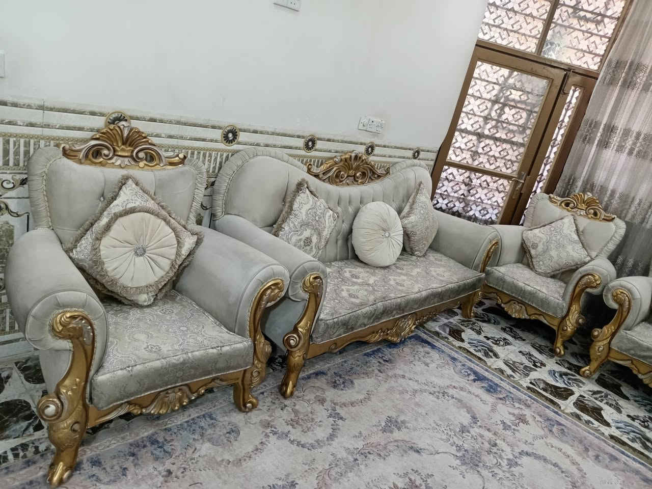 السلام عليكم ورحمة الله
تخم قنفات تركي عشر مقاعد
التاج الذهبي شغل درجه اولى
السعر ٧٠٠ ألف وبيها مجال قليل حك الجيه
كربلاء حي الميلاد
***********
