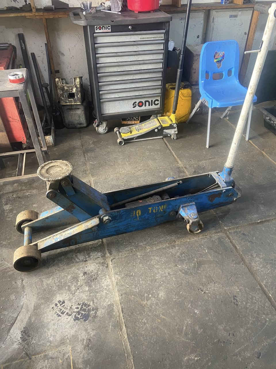 غراض للبيع
جك رفع سياره كبير 10 طن
يدات عزم ضغط عالي
بكر رفع 
دريل تفليش هوا
العنوان البصره 
هاتف ***********
