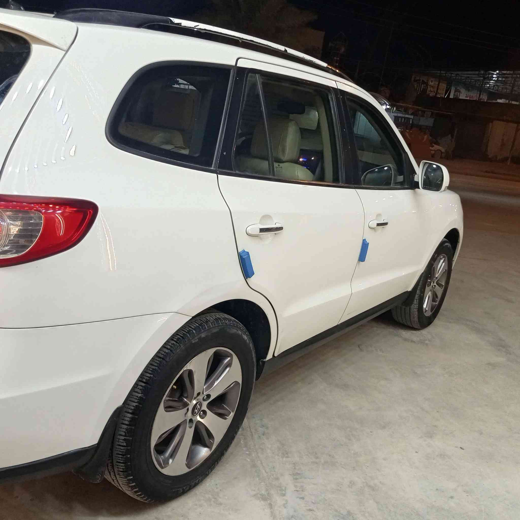 مكلف بنشر اتصال فقط *********** 
سنتافيه خليجي ٢٠١٢ فول الفول محرك ٣٥٠٠ سته سلندر فور ويل بصمه كشنات جلد فتحة 
٧ راكب ٣ قطع تبريد سياره حلوه ومال جناي
محرك وكير تمام تبريد تدفئة كهربائيات 
تخم تاير كله جاهز السياره مكفوله من صبغ 
والتبديل والفتح وشرط السونار فقط بيه بارد قليل
نمرتها بغداد رقم جديد بأسمنه سنويه وهزه جديد
سياره كلشي ماتخسر عليها 
راعيها يراوس بأقل منها عادي 
السعر النهائي بدون عمله 160  ورقه 
مكانها نجف 
والف هلا بيكم ❤️‍🩹
