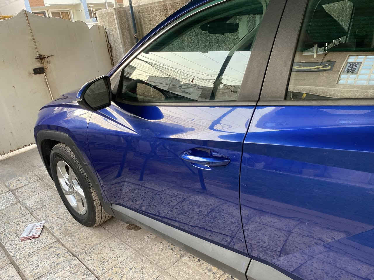 السلام عليكم هونداي توكسان  موديل2022 
بانزين SEL أمريكي
المواصفات 
1- بصمة تشغيل 
2- بصمة أبواب لمس دخول ذكي  
3- تدفئة كشنات أمامية 
4-داخل و كشنات مخمل لون أسود خط البيض  
5- كشن سايق كهرباء 
6- أضواء محيطية   
7- الجامة الامامية مغلفة بامريكا ضد اسعة الشمس 
8- أبل كار بلي 
9- أندرويد أوتو 
10- شاشة دجيتل 3 أشكال للقيادة 
11- أشاير ترحيب 
12- أضواء أمامية LED زنون 
13- أضواء خلفية LED
14- فول أوامر صوتية 
15- جامات أوتو 
16- قطعتين تبريد 
17- أشارات بالمري  
18- تحكمات ستيرن 
19- محرك 2500المرغوب 
20- هاند بريك بصمة  
21- منافذ شحن 
22- أوتو هولد 
23- تشغيل عن بعد 
24- السيارة أوتو بارك  
25- حساسات خلفية 
26- گير AT المرغوب 
27- رادار أمامي  
28- نقطة عمياء 
وبعد بيها هوآآي مواصفات 
ممشى السيارة ( 36400 الف كيلو حقيقي) 

السيارة جدا جدا جديدة وغرفتها بعد احلى
 ضربتها فقط باب الجنطة مصلحة ومصبوغة وهسة صارت بيها طخة

مكان السيارة بغداد 

السعر 200$$وبيها مجال 

رقم الهاتف ***********
