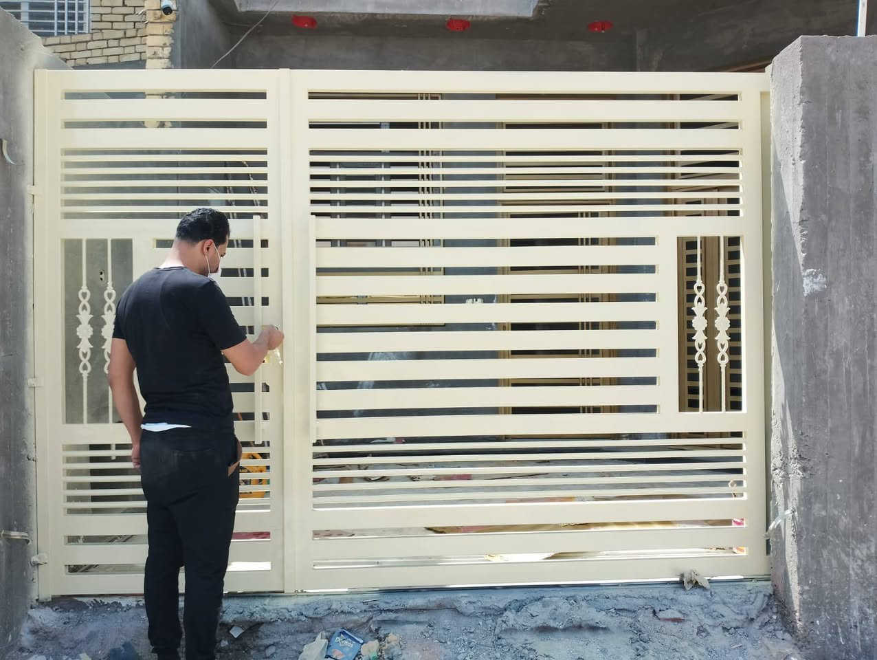 صباغ أبواب وشبابيك بسعار مناسبه ***********
