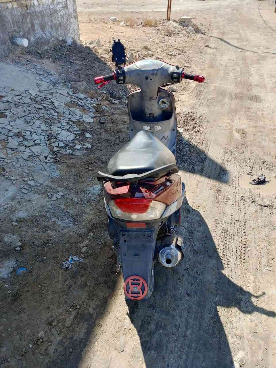 سلام عليكم دراجا ميه وعشرين نضيفه ما مفتوحا لا تبخير ولا كلشي سلف وهندر دراجه نضيفه  ما متعوبه شلعا ومعدل فول لمكان بغداد شعلا وهاذ رقم *********** متواجد وادساب وماسنجر أو تصل سعر 500 وبيها مجال للطيبين
