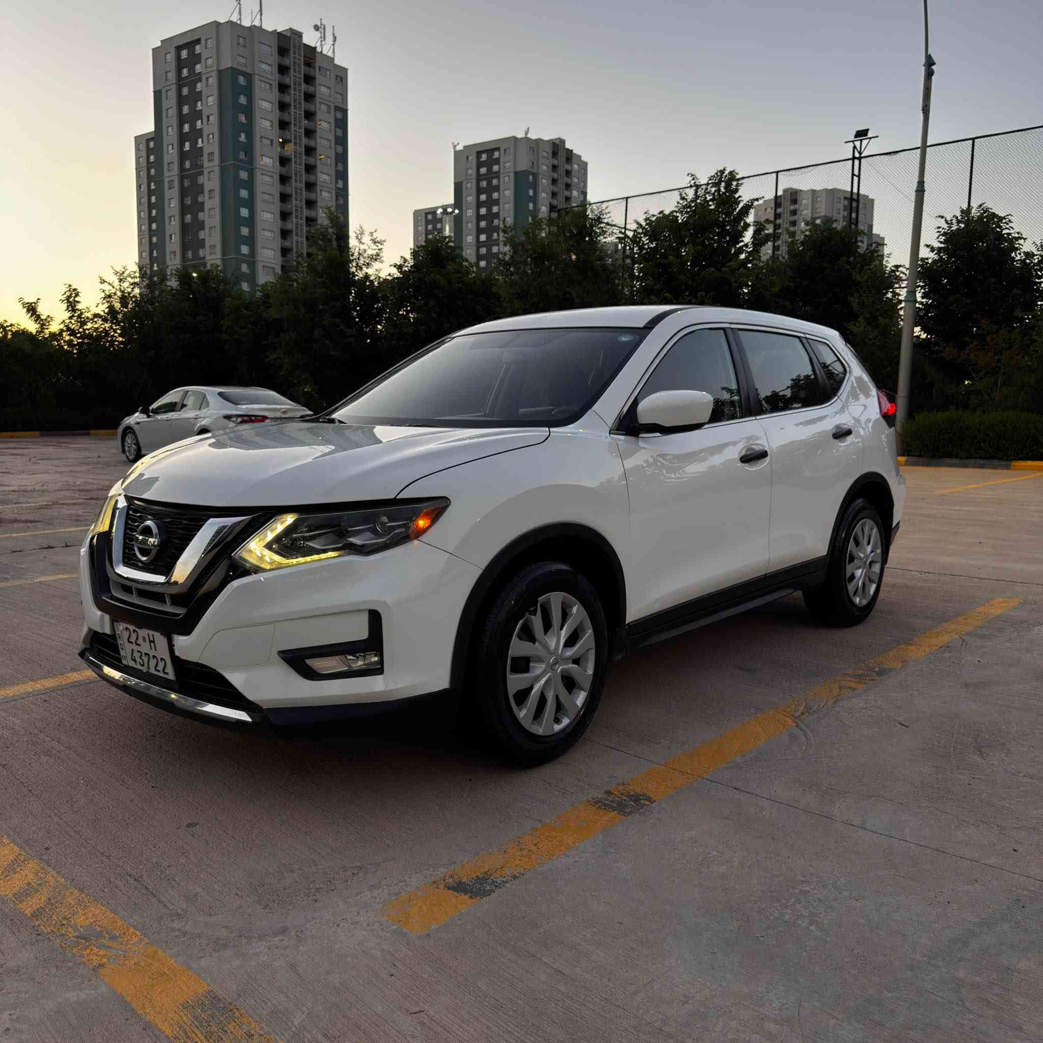 Nissan rogue 2017 S 
مواصفات s ( شاشە و کامیرا - حاسە - بلوتوس - تحدید سرعە - سوکان ڤۆلیوم - زۆر مواصفاتگ تر ) 

دوو سویجی بلادی لەگەلایە تەنها یەک جاملخی بۆیاخە بی ایرباگ بی ناو گرتن ماباقی هەموو گیانی بە شەرت 

شوین سلیمانی 
سعر 137 و مجال 
تلفون *********** السليمانية, العراق
