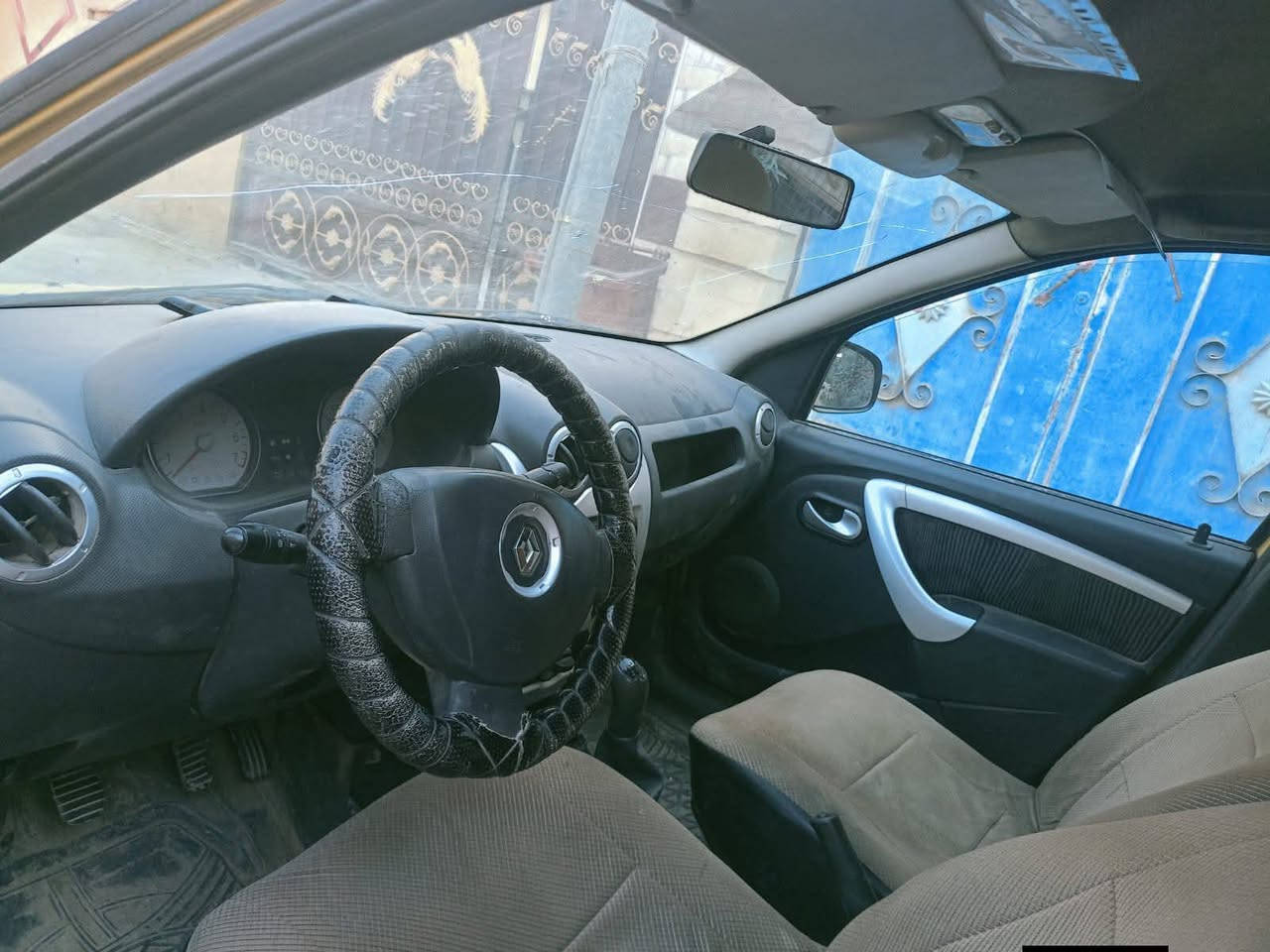 للبيع رينو لوكان ستيشن 7 راكب خصوصي ديالى مشروع وطني باسمي سيارة خير من الله محرك وكير خير من الله قايش جديد دوشمة جديدة السعر 48 وبيها مجال قليل عنواني بغداد الشعب للاستفسار الاتصال على الرقم التالي ***********
