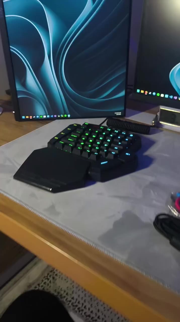 السلام عليكم ورحمه الله وبركاته

كيبورد للبيع redragon diti مستخدم نظافة 💯 وسعر مناسب

راح يجي وياه مسند للكيبورد وكيبورد وكيبل usb type c وبعدين يجيلك 3 سويتجات و اداة مال ازاله كي كابس و سويتج

سعره 30 الف وبيها مجال
مكاني البصرة / الجنينه 

ملاحظة: لا يتوفر توصيل


**إذا كنت صاحب هذا الإعلان وتريد حذفه لأي سبب، رجاءا أرسل رسالة إلى الدعم الفني**