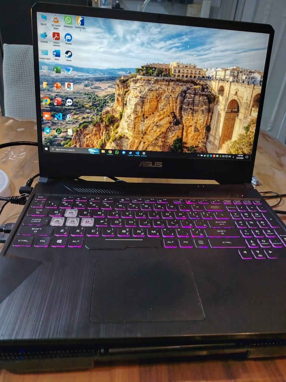 السلام عليكم حاسبه Asus مخصصه للكيمنك + تصاميم- جديده استخدام قليل السعر ٦٥٠ الف وبيها مجال بسيط للاستفسار *********** طه العنوان بغداد /الاسكان
