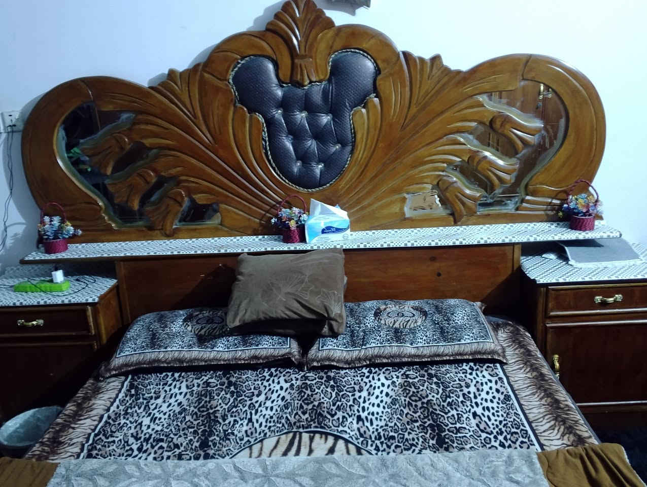 سلام عليكم
غرف نوم اخشاب للبيع 

جهازه ونضيفه

كنتور 6 بوب 

زاويه

ميز مرايه

ميز احذيه

جربايه نفرين

للستفسار /***********

واتساب فقط 

السعر/500
