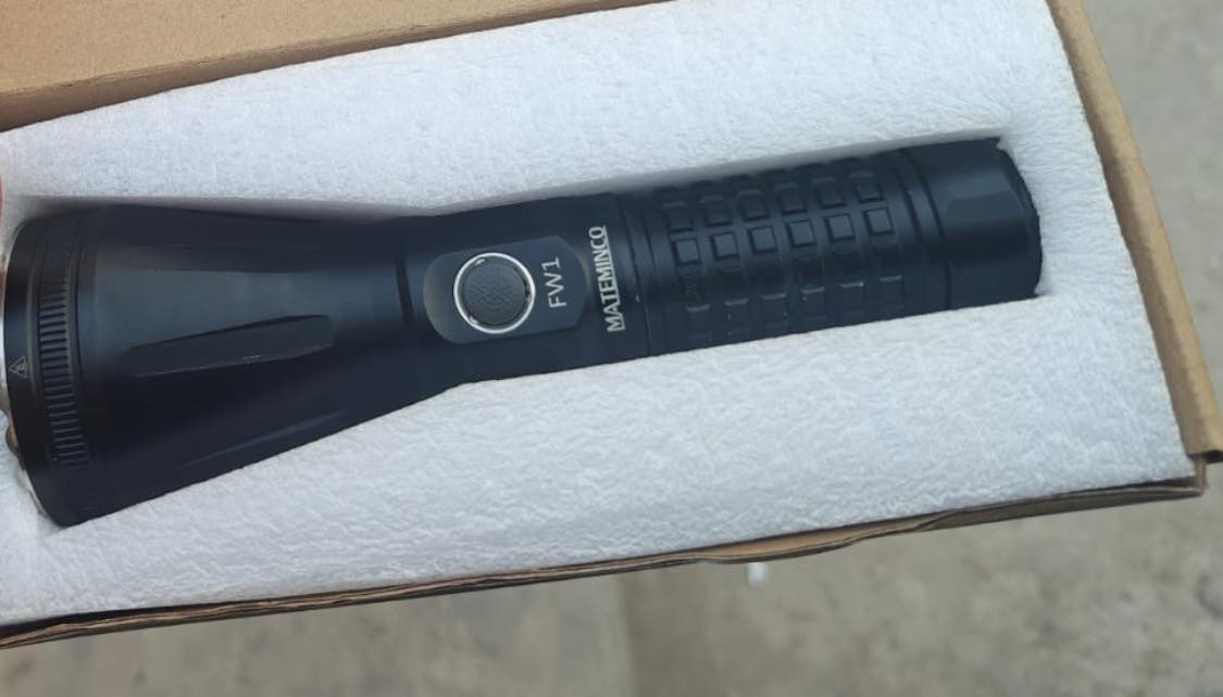 رجاءا الي مايعرف الماركة او مايفهم لايعلق  لايت ماتيمنكو موديل fw1  بطارية 21700 600 لومن المدى 3 كيلو حقيقي 3 مليون كانديلا 
حاصل على شهادة ipx8
مقاومة سقوط من ارتفاع متر
مقاومة ماء عمق مترين
مصمم من المنيوم طائرات
قبل لاتعلق ابحث عنه واعرفه
السعر 150 الف يوجد توصيل


**إذا كنت صاحب هذا الإعلان وتريد حذفه لأي سبب، رجاءا أرسل رسالة إلى الدعم الفني**