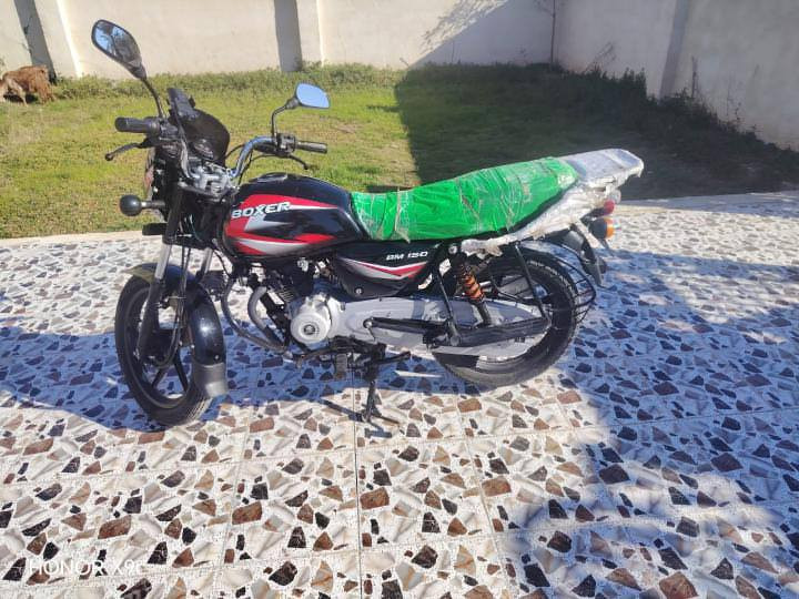 دراجه بوكسر للبيع اوراق 24 طالعه بل25 نضيفه ومكفوله من الزلغ ماشيه 7000 للأستفسار ***********
