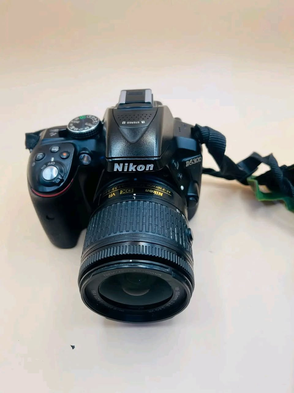 نيكون 5300D #للبيع استعمال شخصي 

الملحقات 
عدسة 55.18
شاحنة
بطاريه
جنطة
حزام كتف
نضافه 99 بالميه 
السعر 330 الف وبيها مجال بسيط 
متوفر شركات توصيل


**إذا كنت صاحب هذا الإعلان وتريد حذفه لأي سبب، رجاءا أرسل رسالة إلى الدعم الفني**