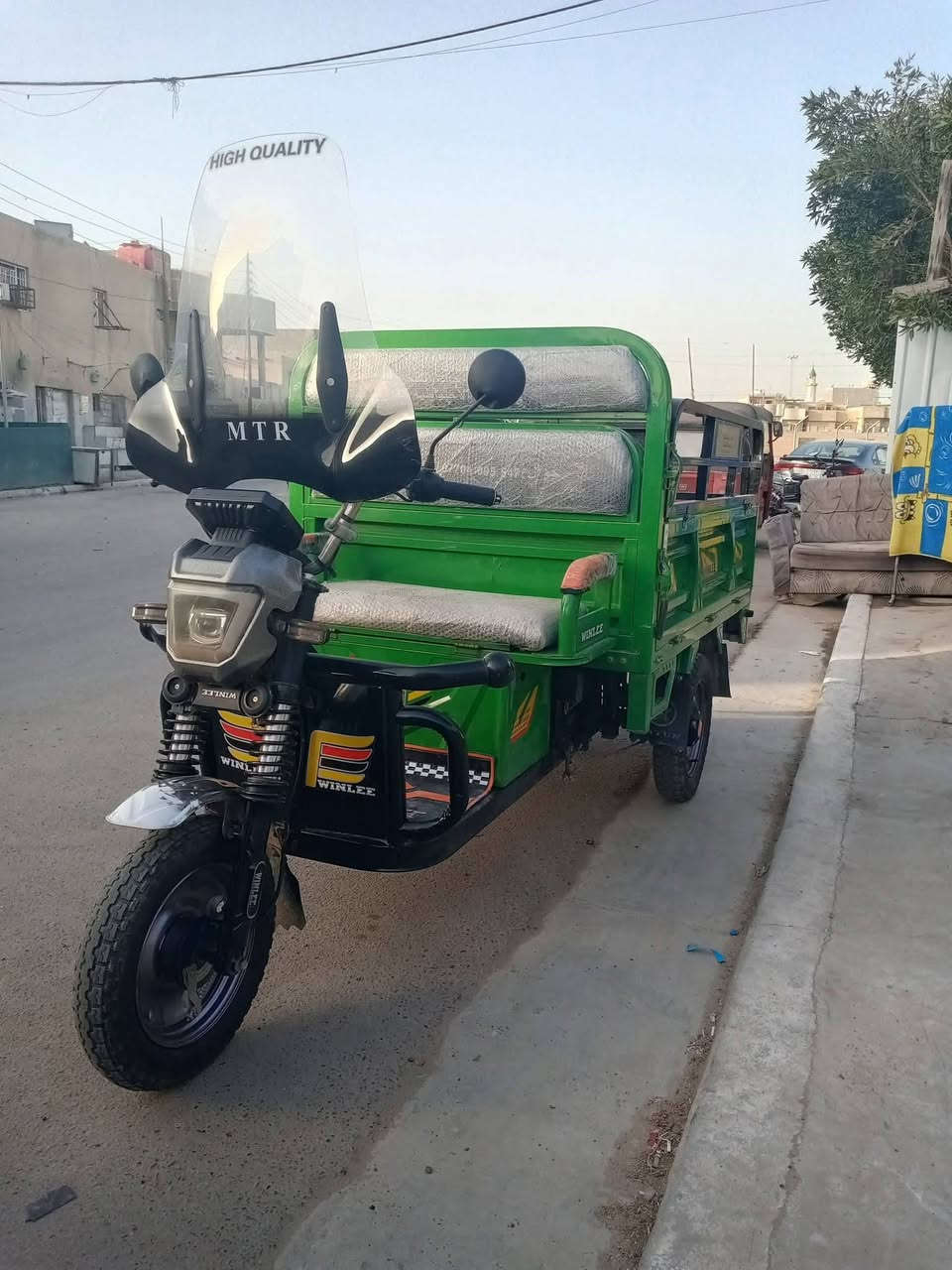 شباب ستوته جديدة مستعجل على بيعرفوا شو اخبارك ما ماشي صار له شهر واحد ستوته كلش نظيفهي رايده بمليون و300, شباب سعرها قفل عنواني بغداد شارع الكفاح ساحه زبيدي ***********
