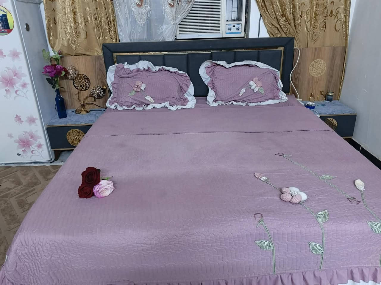 سلام عليكم غرفه نوم للبيع نضيفه 5 قطع سعر 400 مكان بغداد.. ***********
