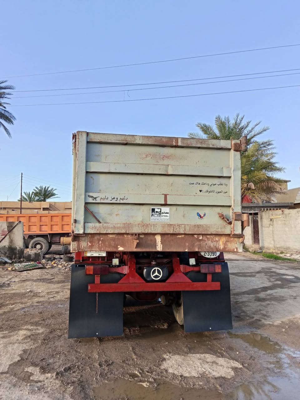 السلام عليكم قجمه للبيع مطوله موديل 83 محرك وكير ومجموعه جيف 18 مكفولات قماره ضهر  وسكف والداخل بلادي ورقم واسط رقم الهاتف ***********و***********
