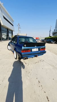 بي ام دبليو 320i • جير يدوي • مقاعد جلد