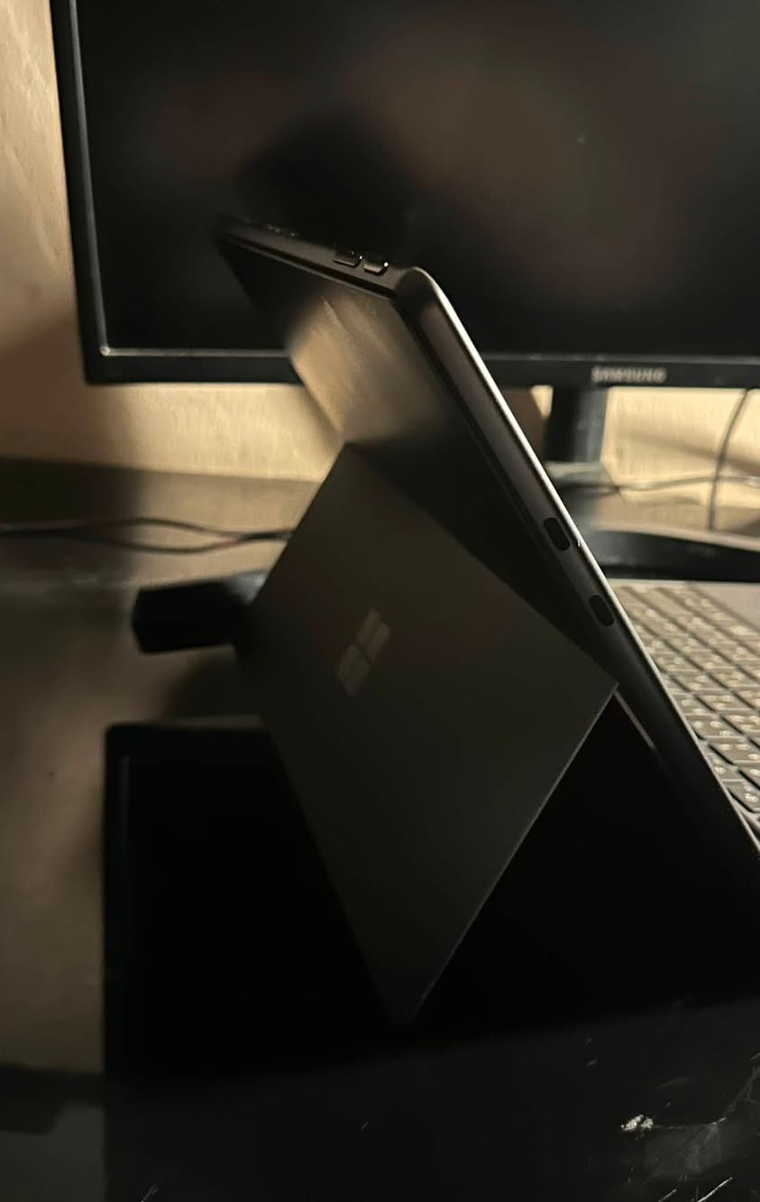 السلام عليكم، للبيع Microsoft Surface Pro 9 شاشة لمس مع الكيبورد (كيبورد قابل للفصل عن الشاشة) بحالة ممتازة، الجهاز نظيف ١٠٠٪؜ ويعمل بدون أي مشاكل
الجهاز slim و محمول portable بوزن خفيف جداً
 
CPU – Intel Core i5-1235U – 12th Gen Processor (Up to 4.4GHz)
RAM – 8GB LPDDR5 5200 MT/s
STORAGE – 256GB SSD
GPU – Intel Iris Xe Graphics
Display – 13” PixelSense Touch Display (2880×1920)
Features – 10-Point Multi-Touch + Pen Support
OS – Windows 11 64-bit

غراضه كاملة تجي وياه شاحنته و الكارتونة و كڤر متين اصلي من ماركة spigen

السعر مليون و مية. مكان بغداد بغداد الجديدة


**إذا كنت صاحب هذا الإعلان وتريد حذفه لأي سبب، رجاءا أرسل رسالة إلى الدعم الفني**