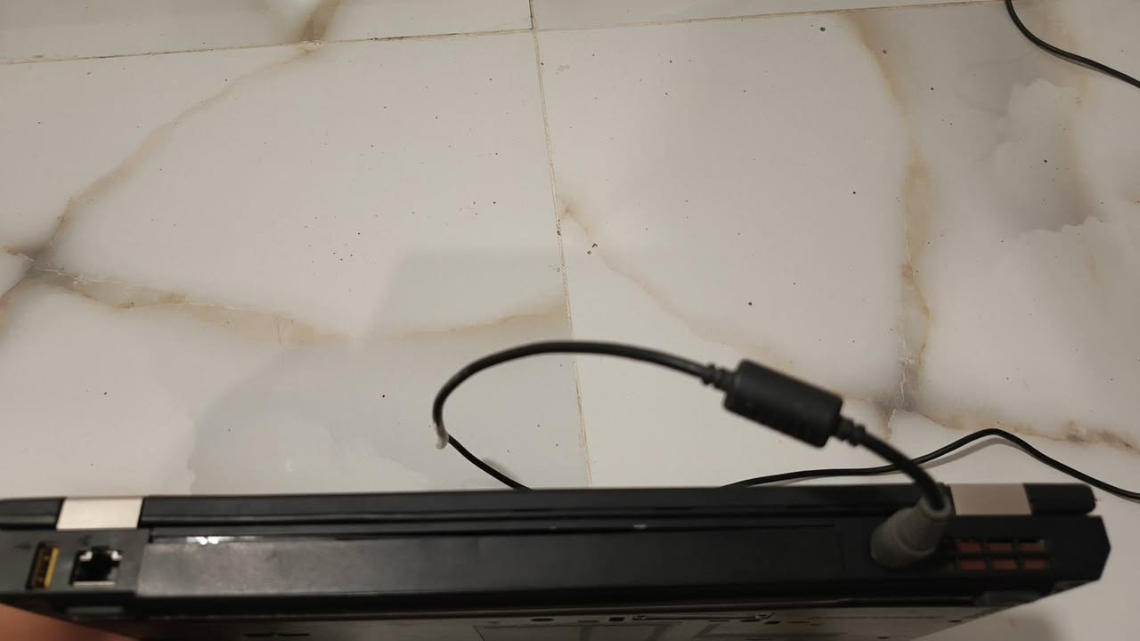 السلام عليكم لاب توب للبيع من نوع لينوفو Think Pad مواصفات الجهاز/ Lenovo ThinkPad
معالج Intel Core i5-3320M
رام 4GB
هارد HDD
الجهاز بحاله نظيفه وجيده ومستخدمه قليلا مع شاحنه ونظيف ومدخل القرص نظيف مشكلة فقط  الرادله فرمته سعر الفرمته 15,000 او ب 10,000 🛑الجهاز نظيفه بحاله جيده للبيع بسعر 95 وبي مجال 🛑
🛑للاستفسار او التواصل رقم الهاتف/*********** 🛑العنوان بابل الحله بدايه شارع السياحي قرب سيطره بيت الوزير سابقا🛑
